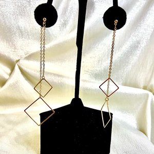 ❤️Gold dangle chains with squares at the end earrings /E132